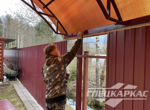 Навес из поликарбоната для парковки двух автомобилей друг за другом №36 1423