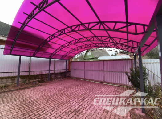 Усиленный навес из поликарбоната арочного типа для парковки двух автомобилей №74 1803
