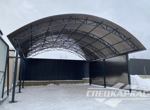 Навес из поликарбоната 6х6 для авто с закрытой боковой стенкой №53 1590