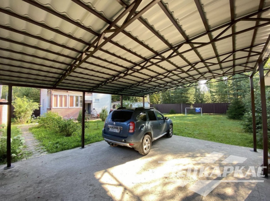 Навес из металлочерепицы односкатно-арочного типа для автомобилей №15 1218