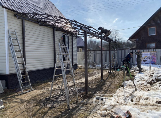 Навес из поликарбонта к дому | Примыкающий навес из поликарбоната над входом в дом №41 1473