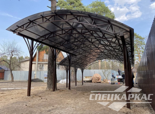 Навес из поликарбоната для автомобилей с измененной геометрией №39 1457