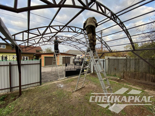 Навес для двух автомобилей из поликарбоната №64 1699