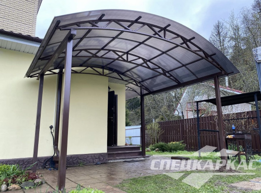 Навес над входом в дом из поликарбоната №32 1385