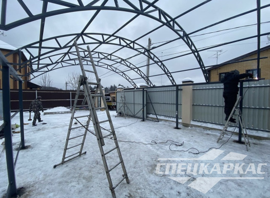 Навес из поликарбоната 6х6 для авто с закрытой боковой стенкой №53 1588