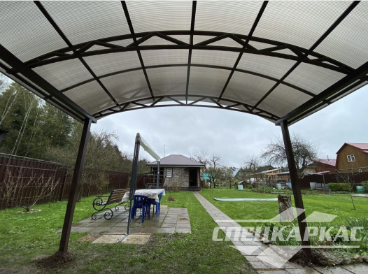 Навес над входом в дом из поликарбоната №32 1388