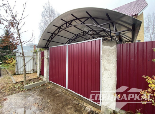 Навес из поликарбоната над парковкой автомобиля перед гаражом №73 1794