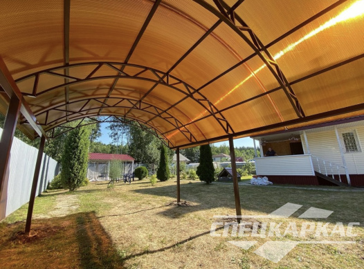 Классический навес из поликарбоната для машины арочного типа №11 1183