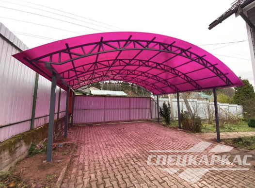 Усиленный навес из поликарбоната арочного типа для парковки двух автомобилей №74 1801