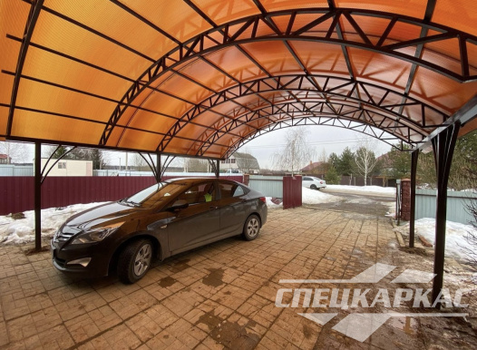 Арочный навес из поликарбоната над парковкой для двух автомобилей №44 1508