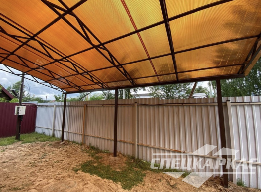 Навес к дому из поликарбоната для автомобиля №17 1239