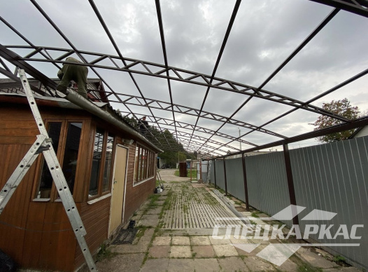 Односкатный навес из поликарбоната для автомобилей №95 2009