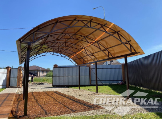 Навес для автомобиля из поликарбоната №20 1269