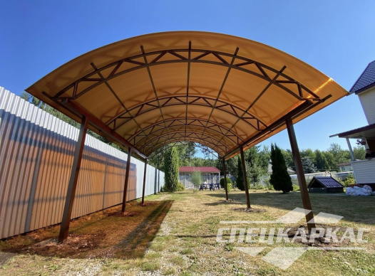 Классический навес из поликарбоната для машины арочного типа №11 1184