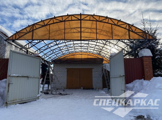 Арочный навес из поликарбоната для парковки двух автомобилей №7 (с фронтоном из поликарбрната) 1136