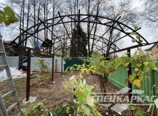 Металлический навес для машины с покрытием из сотового поликарбоната №76 1818