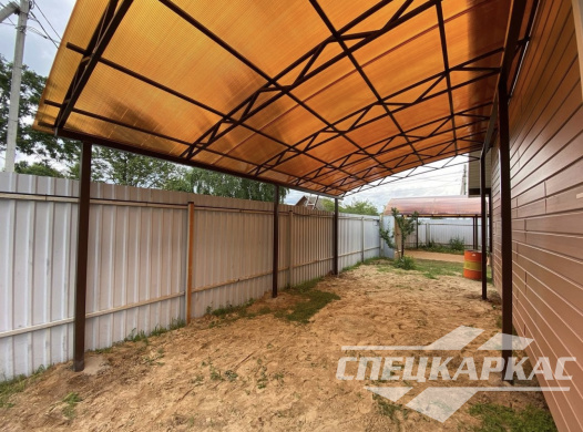 Навес к дому из поликарбоната для автомобиля №17 1237
