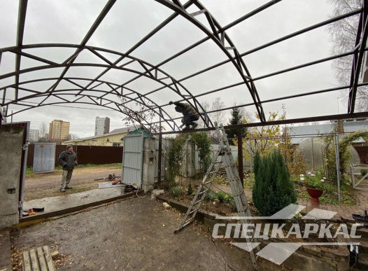 Навес из поликарбоната над парковкой автомобиля перед гаражом №73 1788