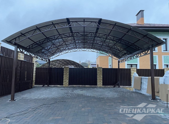 Навес на две машины из поликарбоната усиленный №77 1