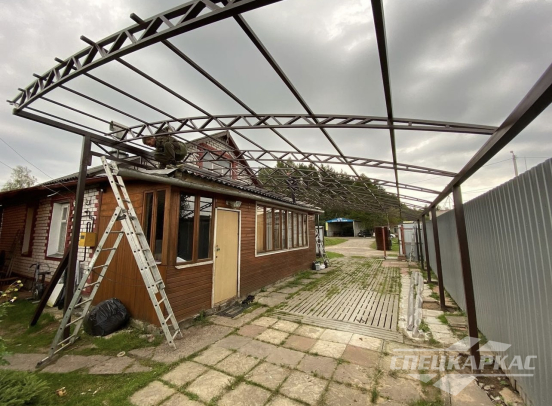 Односкатный навес из поликарбоната для автомобилей №95 4