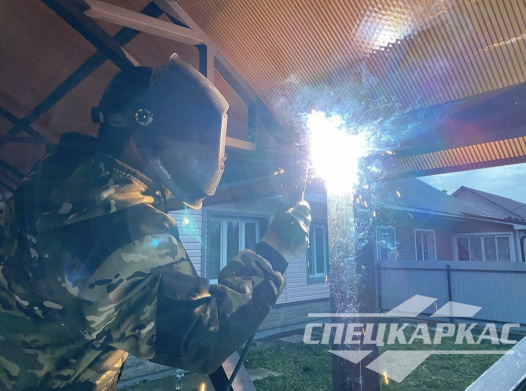 Навес для двух автомобилей из поликарбоната №64 1700