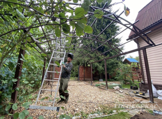 Навес для автомобилей на даче №94 5