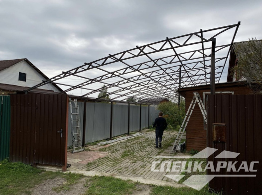 Односкатный навес из поликарбоната для автомобилей №95 2006