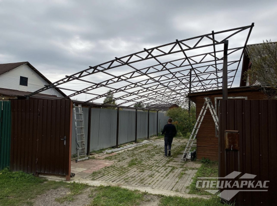 Односкатный навес из поликарбоната для автомобилей №95 2