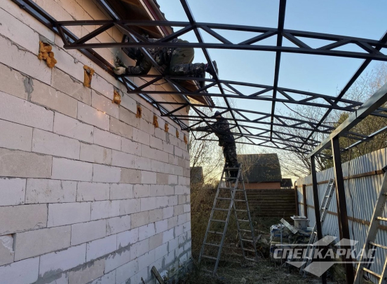 Навес из поликарбоната примыкающий к дому №79 3