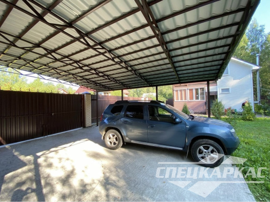 Навес из металлочерепицы односкатно-арочного типа для автомобилей №15 1219