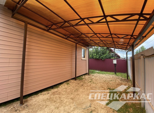 Навес к дому из поликарбоната для автомобиля №17 1240