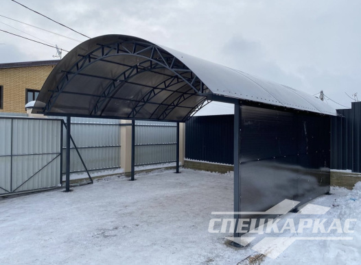Навес из поликарбоната 6х6 для авто с закрытой боковой стенкой №53 1593