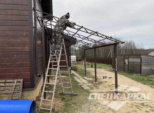 Навес примыкающий к дому для парковки одного автомобиля №69 1746