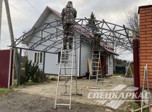 Усиленный навес из поликарбоната арочного типа для парковки двух автомобилей №74 1797
