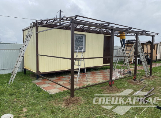 Навес из профнастила к дому №31 1373