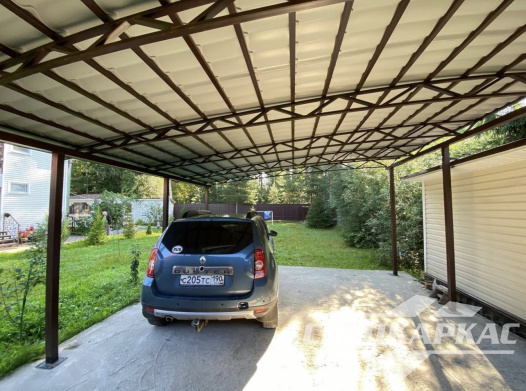 Навес из металлочерепицы односкатно-арочного типа для автомобилей №15 1215