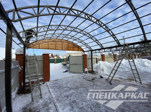 Арочный навес из поликарбоната для парковки двух автомобилей №7 (с фронтоном из поликарбрната) 1137