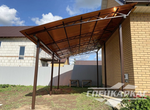 Односкатный навес к дому из поликарбоната №98 2044