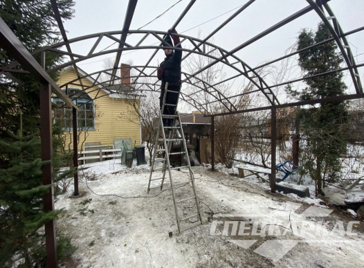 Металлический усиленный навес из поликарбоната для автомобиля №50 1557