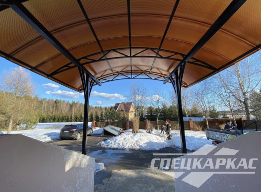 Навес из поликарбоната над входом в дом №46 1524