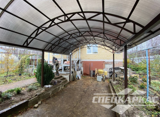 Навес из поликарбоната над парковкой автомобиля перед гаражом №73 1792