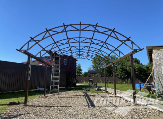 Навес для автомобиля из поликарбоната №20 1262