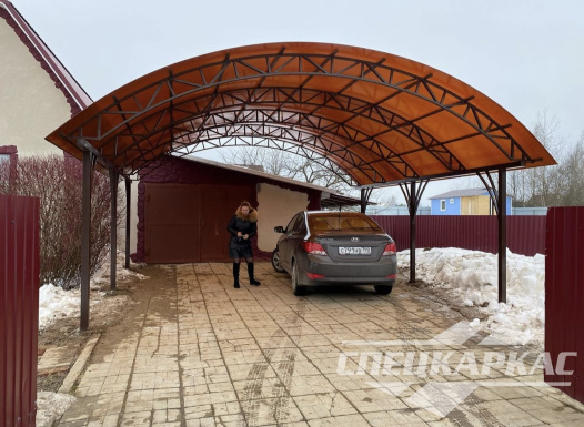 Арочный навес из поликарбоната над парковкой для двух автомобилей №44 1507