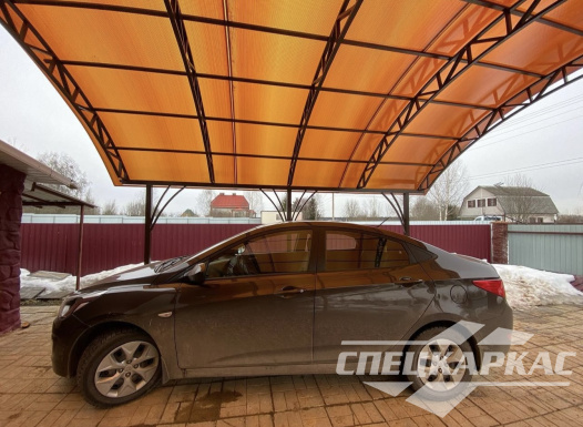 Арочный навес из поликарбоната над парковкой для двух автомобилей №44 1509