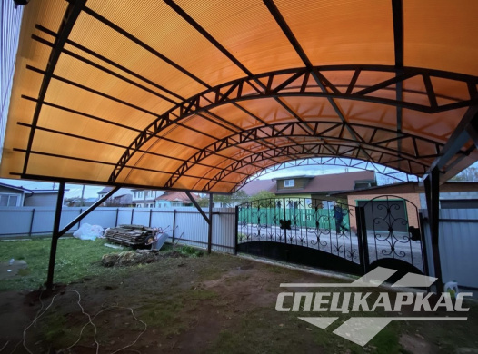 Навес для двух автомобилей из поликарбоната №64 1703