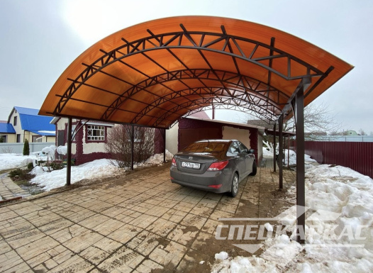 Арочный навес из поликарбоната над парковкой для двух автомобилей №44 1506