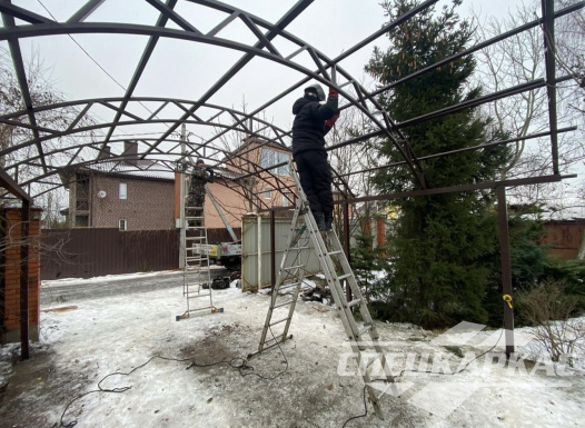 Металлический усиленный навес из поликарбоната для автомобиля №50 1558