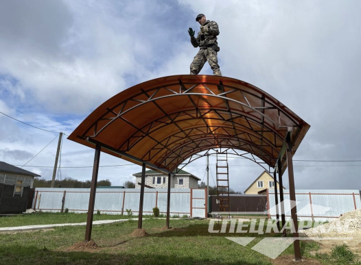 Навес для машины из поликарбоната №34 1405