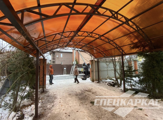 Металлический усиленный навес из поликарбоната для автомобиля №50 1559