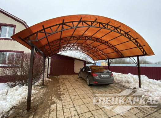 Арочный навес из поликарбоната над парковкой для двух автомобилей №44 1505